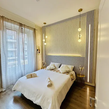아파트 District Flat