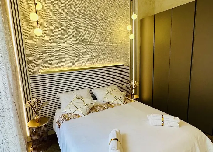 District Flat Apartman